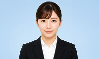 ビジネススーツを着た女性の写真