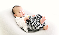 産着を着た男の子